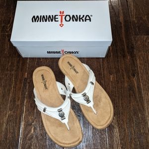 EUC WORN ONCE Minnetonka Silverbay Sandals (Sz 9) fit like 8.5